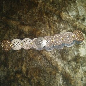 NWOT. Womens brown circle belt. Sz m. 36 inches
